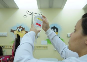 Efetivação de piso salarial da enfermagem ainda enfrenta resistência