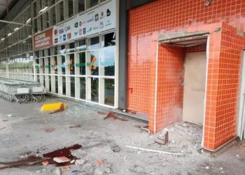 Assaltante morre após tentar explodir cofre de supermercado na BR-324