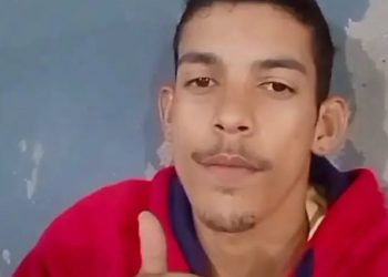 Acusado por homicídio e roubo é absolvido. Defesa tinha vídeo de jovem em local oposto ao do crime
