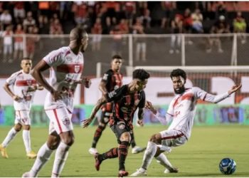 Série B – Vitória marca no último minuto dos acréscimos e vence o CRB