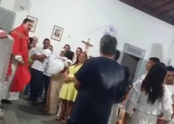 SE – Padre expulsa padrinho que esqueceu o nome da afilhada durante batismo