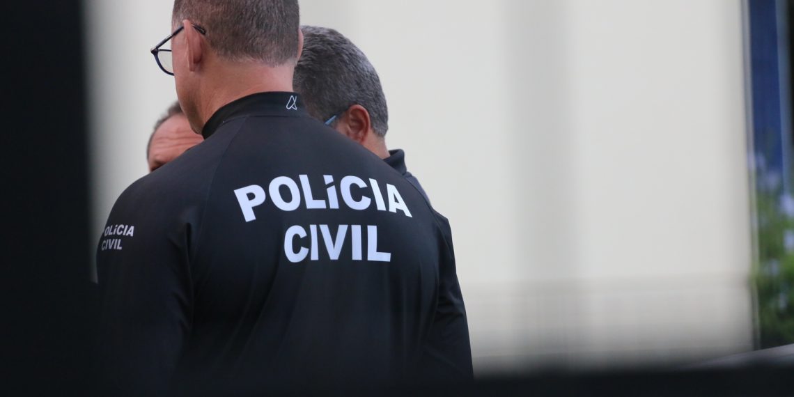 Professor é preso com pornografia infantil no celular em Alagoinhas