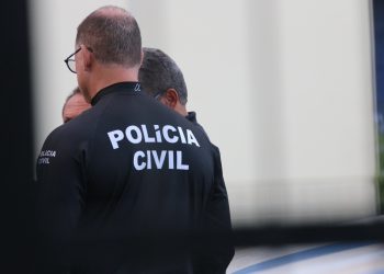 Professor é preso com pornografia infantil no celular em Alagoinhas