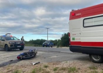 Homem morre e outro fica ferido após acidente entre moto e carro na rodovia BA 120