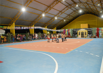 Prefeito Ubaldino Amaral reinuagura Ginásio de Esportes de Valilândia