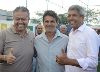 Alex da Piatã cumpre extensa agenda no fim de semana. Entrega de veículos em Ribeira do Amparo, agenda com governador em Serinha e Santa Bárbara, além de festejos juninos antecipados
