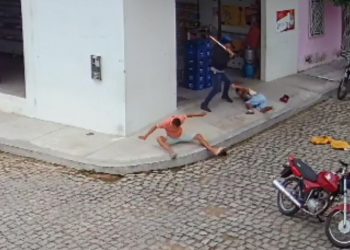 Homem morre e irmão fica ferido a golpes de barra de ferro