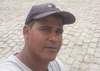 Homem é morto a pedradas após tentar defender sobrinho em bar