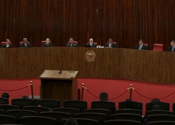 Por 5 votos a 2, TSE torna Bolsonaro inelegível por oito anos