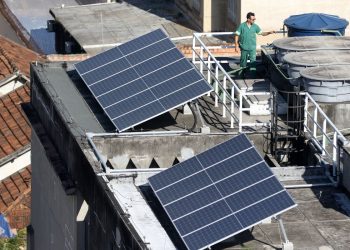 Brasil chega a 2 milhões de placas solares em telhados e terrenos