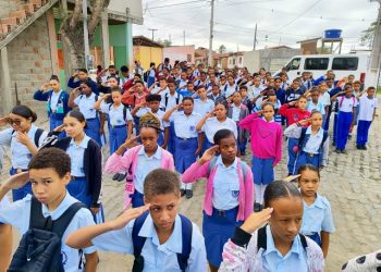 Ministros esclarecem sobre encerramento de apoio ao programa das escolas cívico-militares