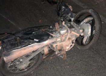 Mulher morre em acidente envolvendo carro e moto na BA 409