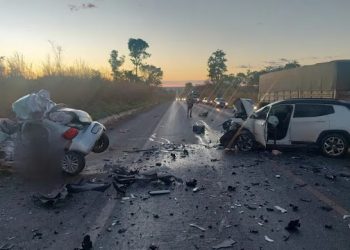 Acidente deixa 4 mortos e 2 feridos na BR 242