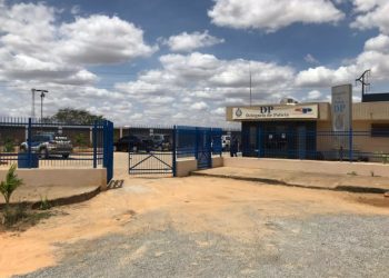 Médico é preso acusado de furtar aparelho celular de mãe de paciente