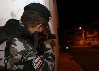 Sete suspeitos de integrar facção criminosa morrem após confronto com a polícia