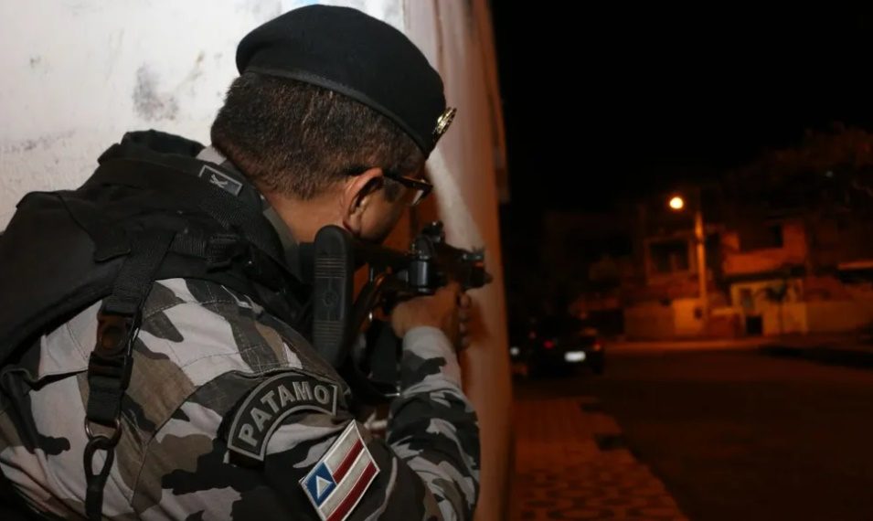 Sete suspeitos de integrar facção criminosa morrem após confronto com a polícia