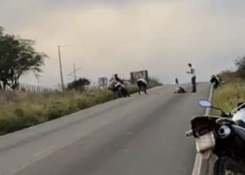 Colisão entre moto e bicicleta deixa dois feridos na BA-120