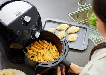 Os 7 alimentos que você nunca deve cozinhar na air fryer, segundo especialistas