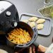 Os 7 alimentos que você nunca deve cozinhar na air fryer, segundo especialistas