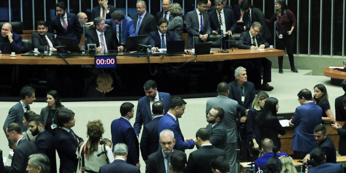 Câmara aprova projeto que prorroga desoneração da folha até 2027