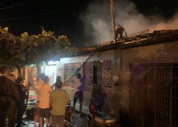 Homem incendeia casa do próprio pai