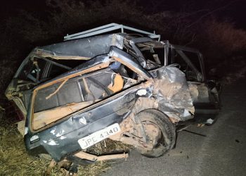 Três pessoas ficam feridas em colisão envolvendo dois carros da Fiat na BR 324