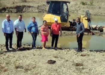Queimadas – Vereadores apuram denúncia de abandono de trator com identificação do Consisal em aguada do município