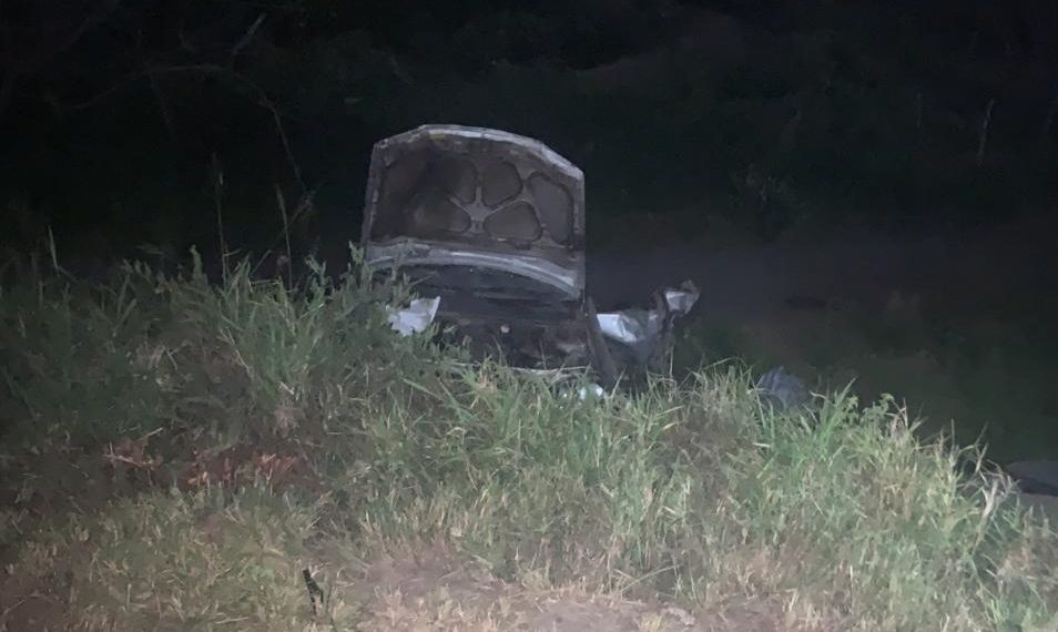 Idoso é encontrado morto preso as ferragens após acidente na Estrada da Feijão