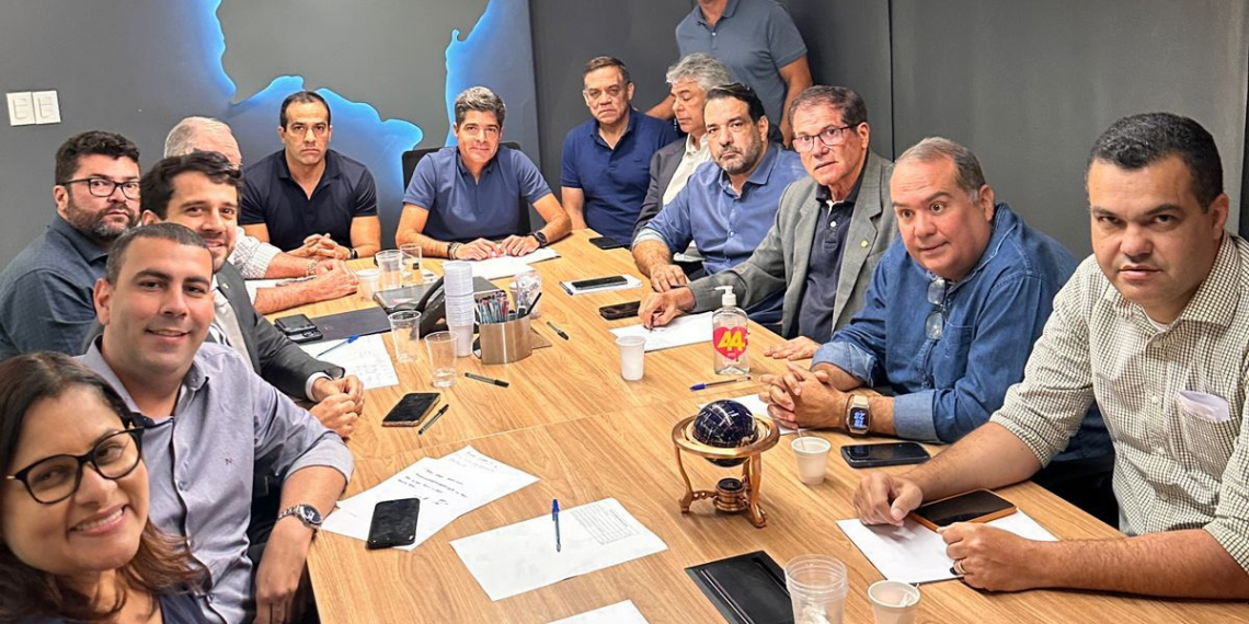 ACM Neto reúne deputados federais e estaduais do União Brasil para discutir eleições de 2024