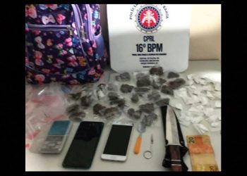 Mulher é detida pela PM após dispensar sacola com substâncias análoga a maconha e cocaína, além de balança de precisão