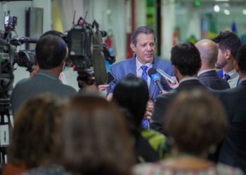 Taxa de juros do cartão de crédito vai “cair muito”, diz Haddad