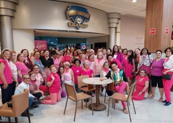 140 idosas assiste ao filme da Barbie em shopping de Feira de Santana