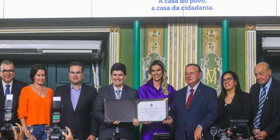 Jornalista Victor Pinto recebe o título de cidadão soteropolitano na Câmara