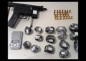 Submetralhadora e substância análoga a cocaína são apreendidas durante abordagem a individuo de 20 anos