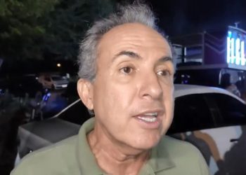 Sem gabinente oficial desde o início do mandato, prefeito de Coité diz que atende cerca de 200 pessoas por dia pelo WhatsApp