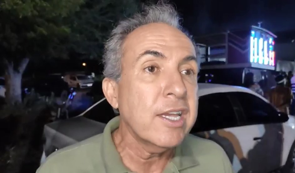 Sem gabinente oficial desde o início do mandato, prefeito de Coité diz que atende cerca de 200 pessoas por dia pelo WhatsApp