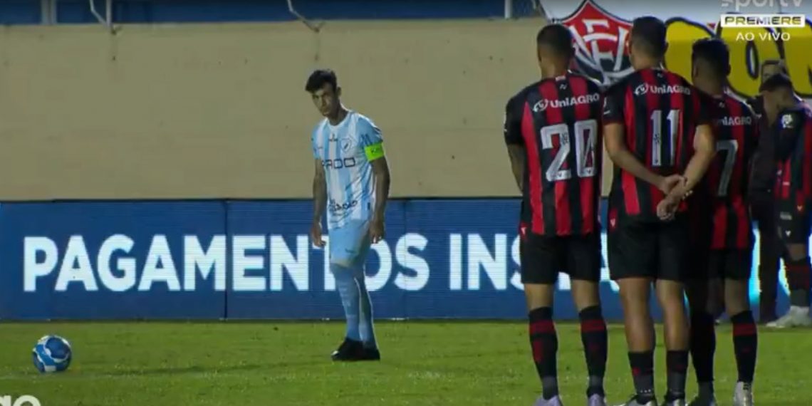 Série B – Vitória é derrotado pelo Londrina com dois gols de bola parada e perde a liderança