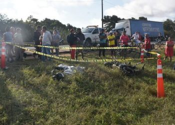 batida envolvendo moto e bicicleta deixa duas pessoas mortas e uma ferida