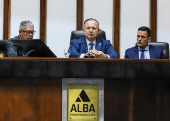 ALBA estabelece limites para concessão de honrarias