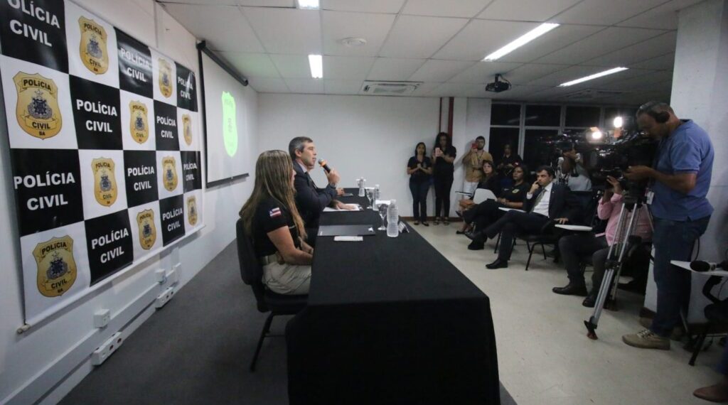 Polícia prende três suspeitos do assassinato de Bernadete Pacífico; quarto é procurado