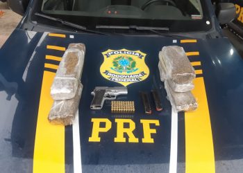 Em ação conjunta, PRF e PM apreende drogas, arma com numeração raspada e munições na BR 324 em Capim Grosso