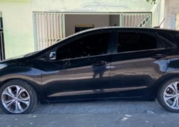 Morador do Ponto da Pinha aciona a PM após carro ser supostamente abandonado há 4 dias