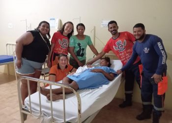 Brigada Anjos Jacuipenses faz parto de mulher após entrar em trabalho em via pública