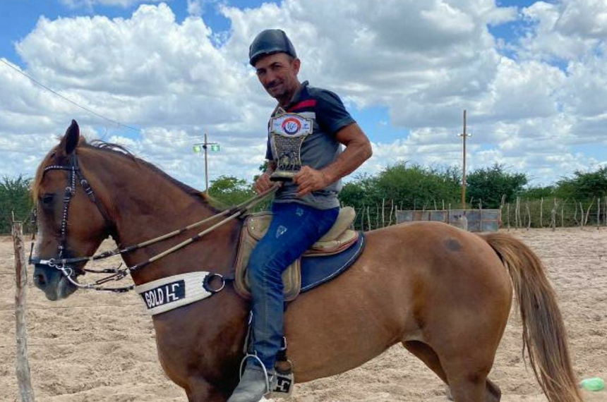 Adestrador de cavalos morre após estrutura de concreto desabar sobre seu corpo