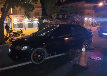 Enquanto procurava documentos de homem que morreu em carro após suposto infarto, PM encontra mala com 21 kg de drogas