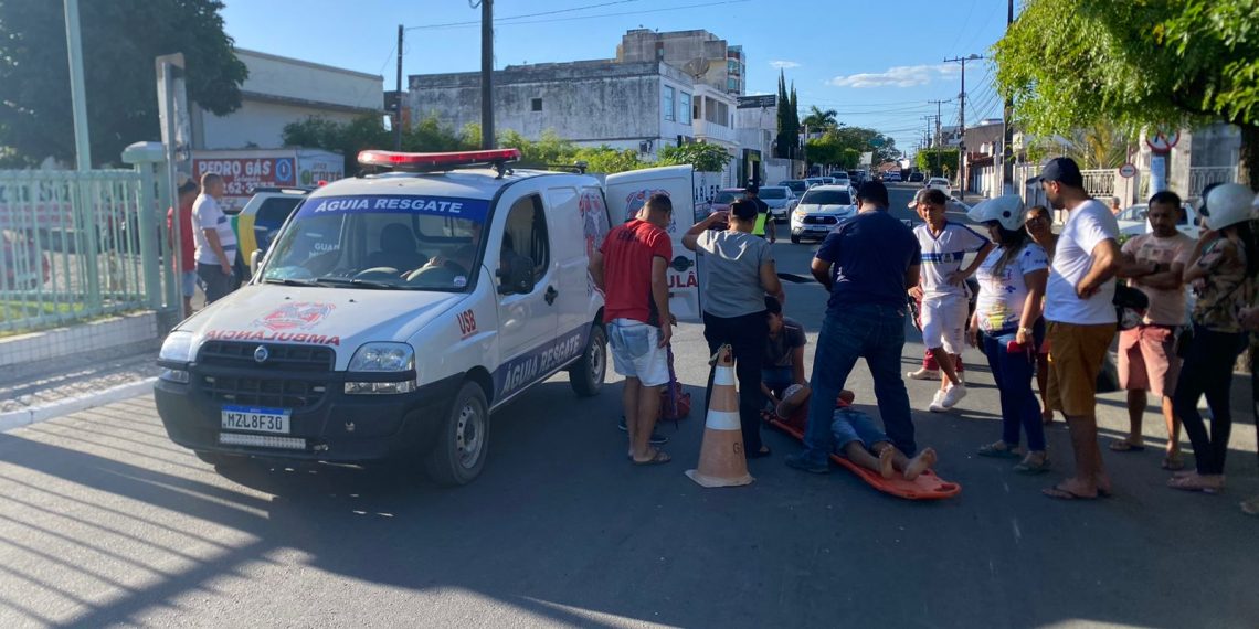 Águia Resgate é acionado para prestar socorro a motociclista que caiu ao passar em quebra-mola