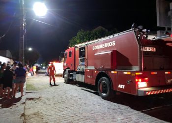 Corpo de Bombeiro esteve em Retirolândia e realizou o rescaldo após incêndio em supermercado debelado por brigadistas voluntários e populares