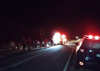 Mulher morre e companheiro e neta ficam feridos após acidente na BA-120