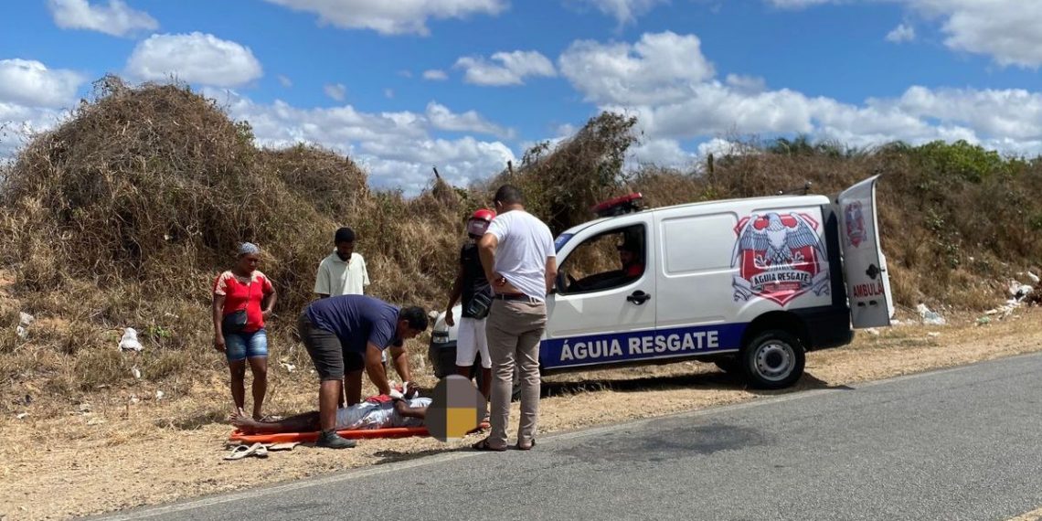 Homem cai de garupa de moto na BA120 após sofrer crise convulsiva