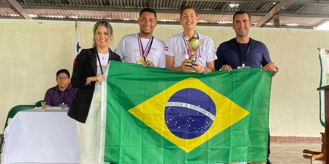 Baianos de Araci desenvolvem pesquisa com casca de banana e ganham prêmios internacionais no Panamá